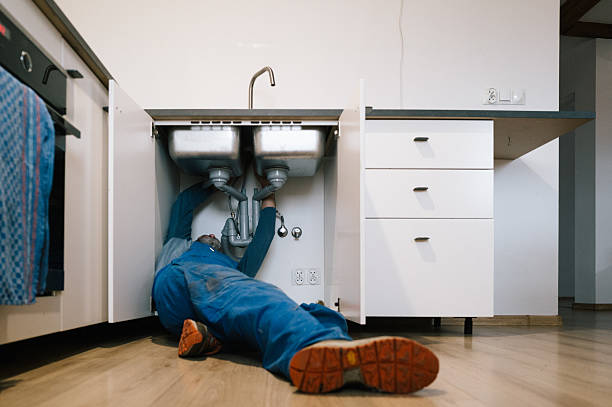 Professional Leak Detection technician working in Woodmere, LA
